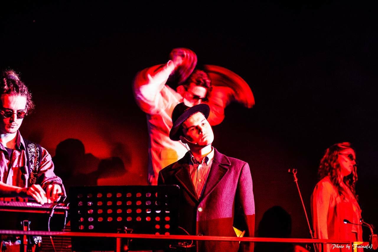 Red stage